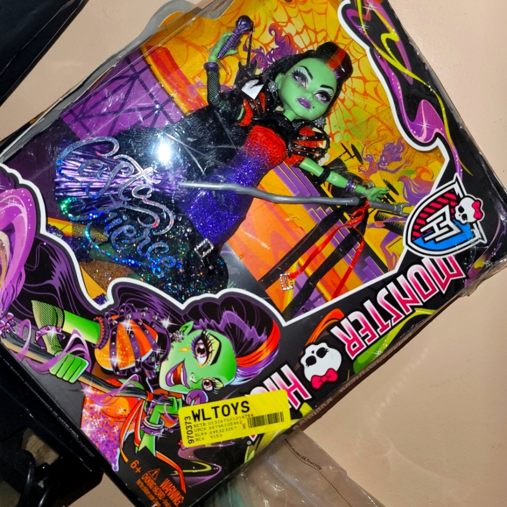 Monster high dolls lot of 4
